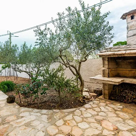 Villa Seven Olives With Heated Pool Near Krka Waterfalls